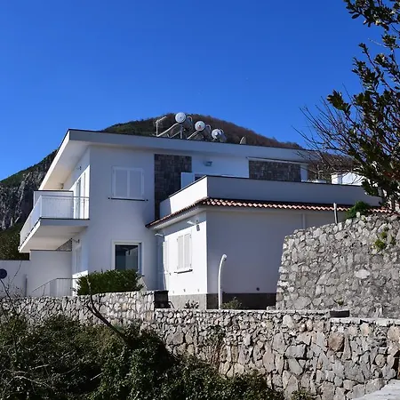 Willa Belvedere Delle Sirene With Views Pool And Guest Services